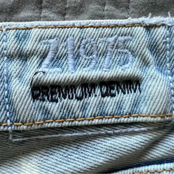 Zara Basic Z1975 Distressed Cuffed Denim Jean Shorts Size 2 Thrashed - Picture 7 of 10